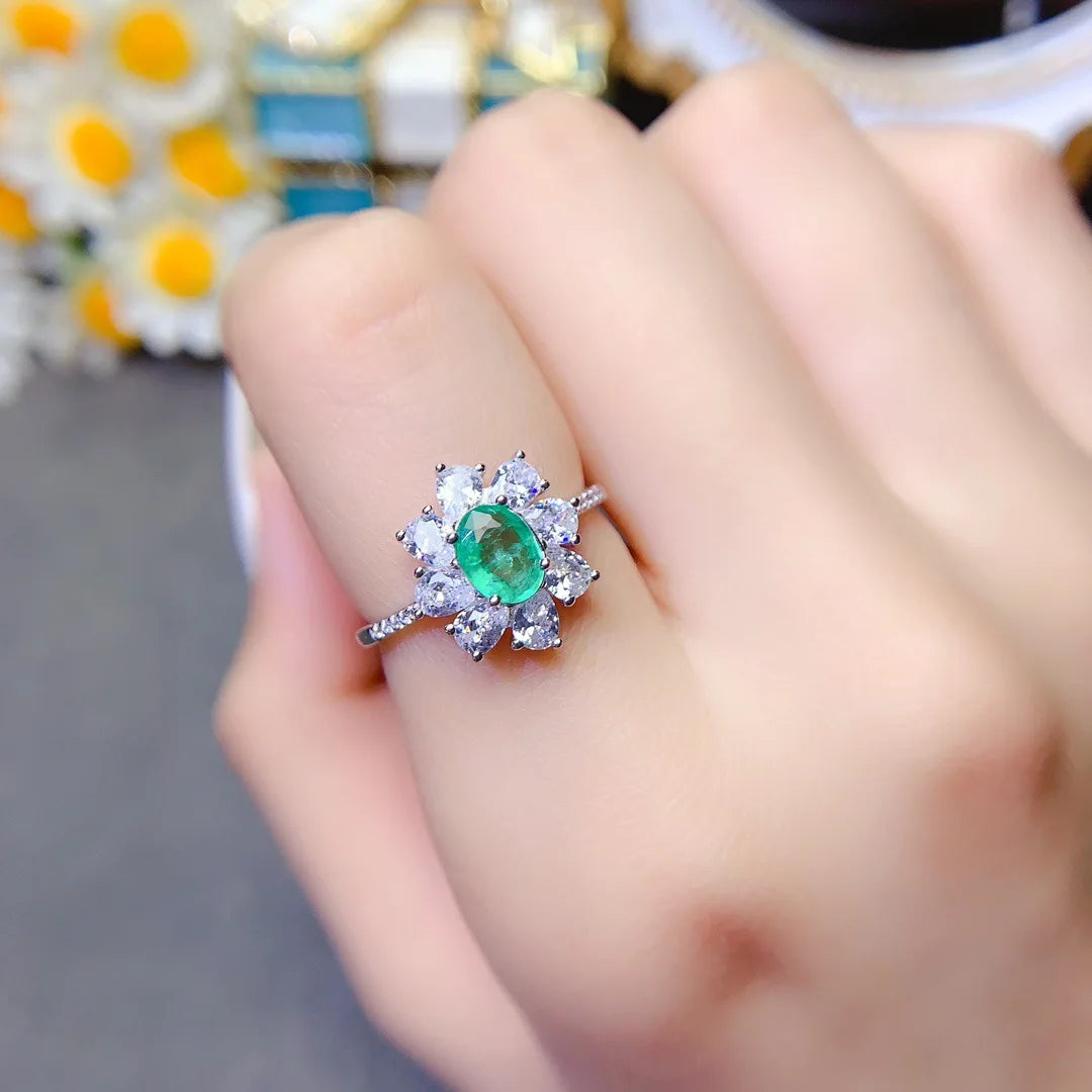 Majestic Natural Emerald S925 Sterling Ring Elegant Ladies Jewelry Captivating Style Unforgettable Holiday Gift