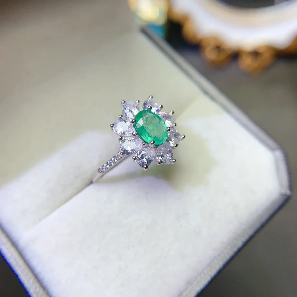 Majestic Natural Emerald S925 Sterling Ring Elegant Ladies Jewelry Captivating Style Unforgettable Holiday Gift