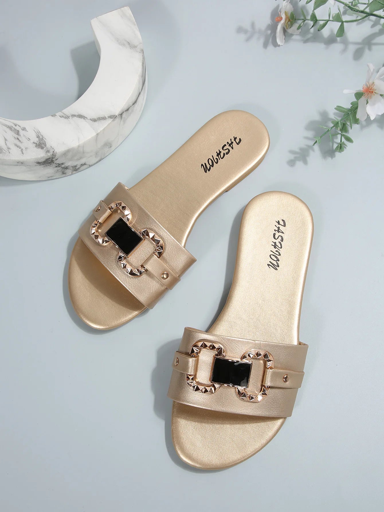 Fashionable Large-Size Women's Sandals Comfortable Flat Slip-On Round Toe Design Simple and Stylish Footwear for Everyday Use