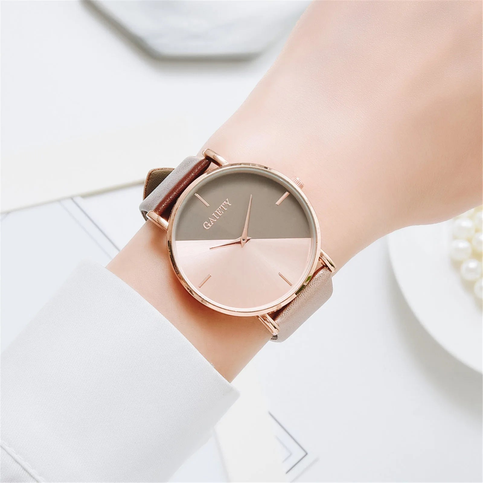 Women'S Watch Set Luxury Fashion Light Luxury Geometric Stitching Quartz Style Pu Leather Strap Round Dial Women'S Gift